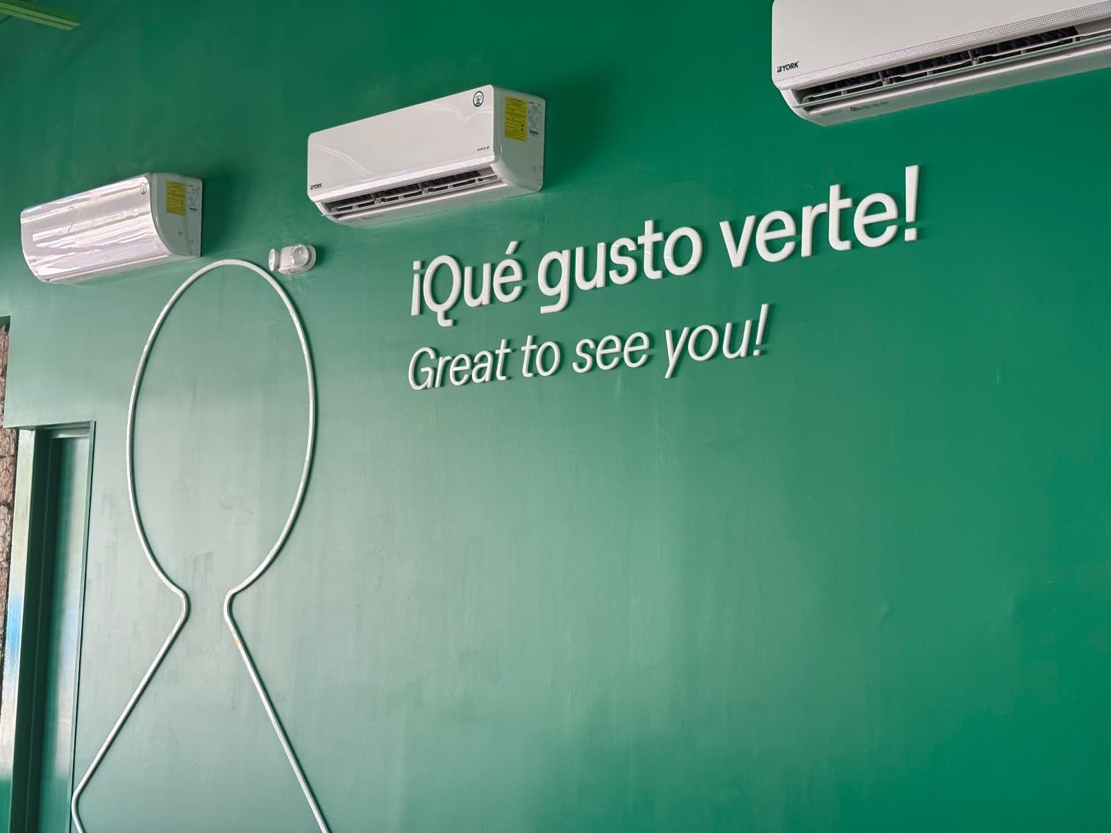 Letras 2D acrílico - Localiza Aeropuerto Mérida — Corte 2D de letras