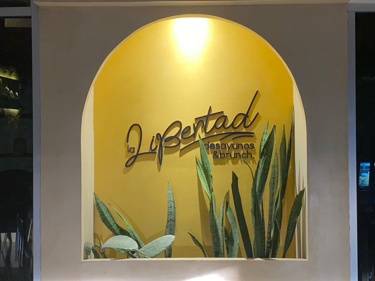 Letras 2D acrílico negro - La Libertad — Corte 2D de letras