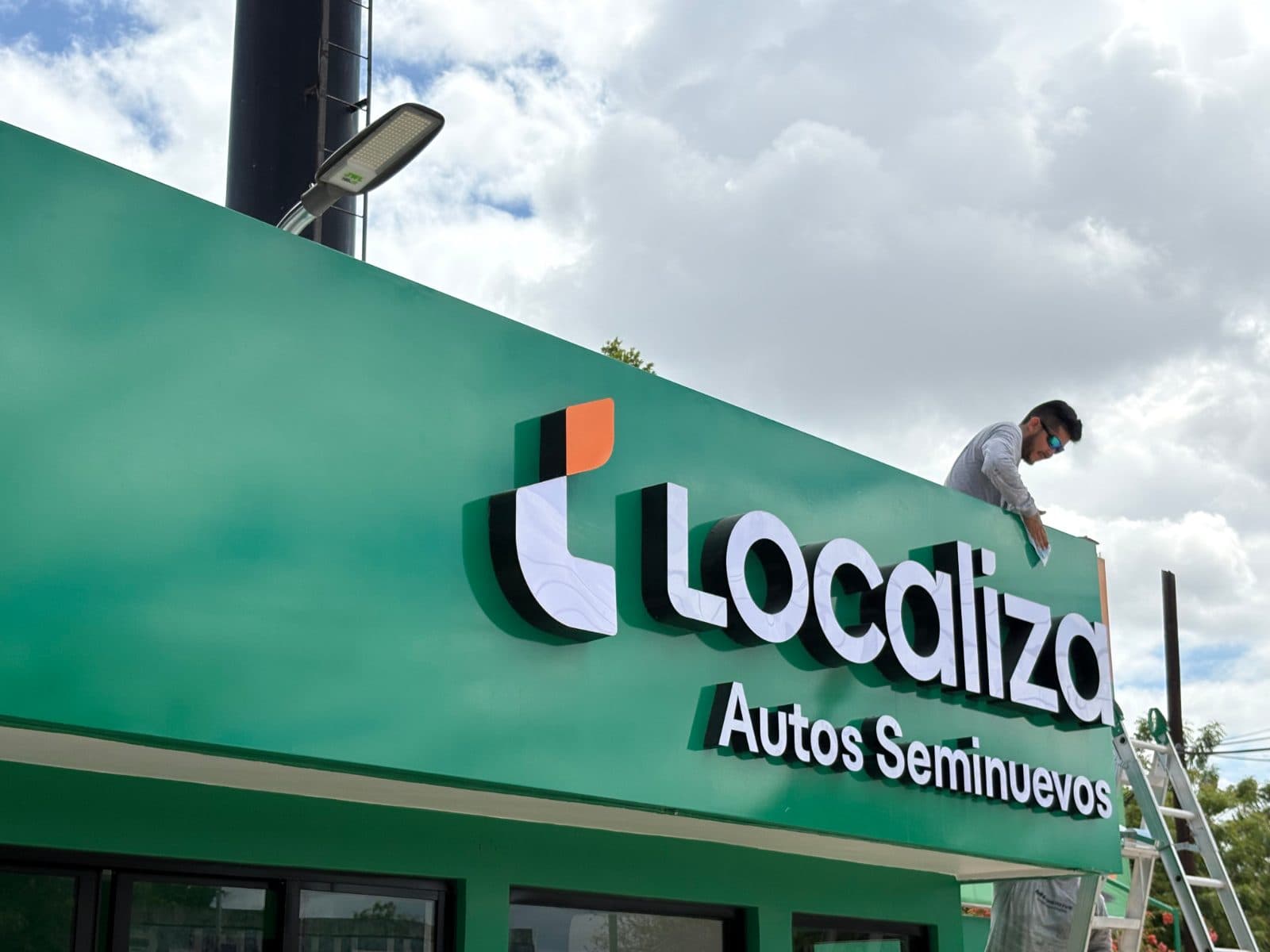 Letreros 3D - Localiza Seminuevos Mérida — Letreros 3D y tipo block