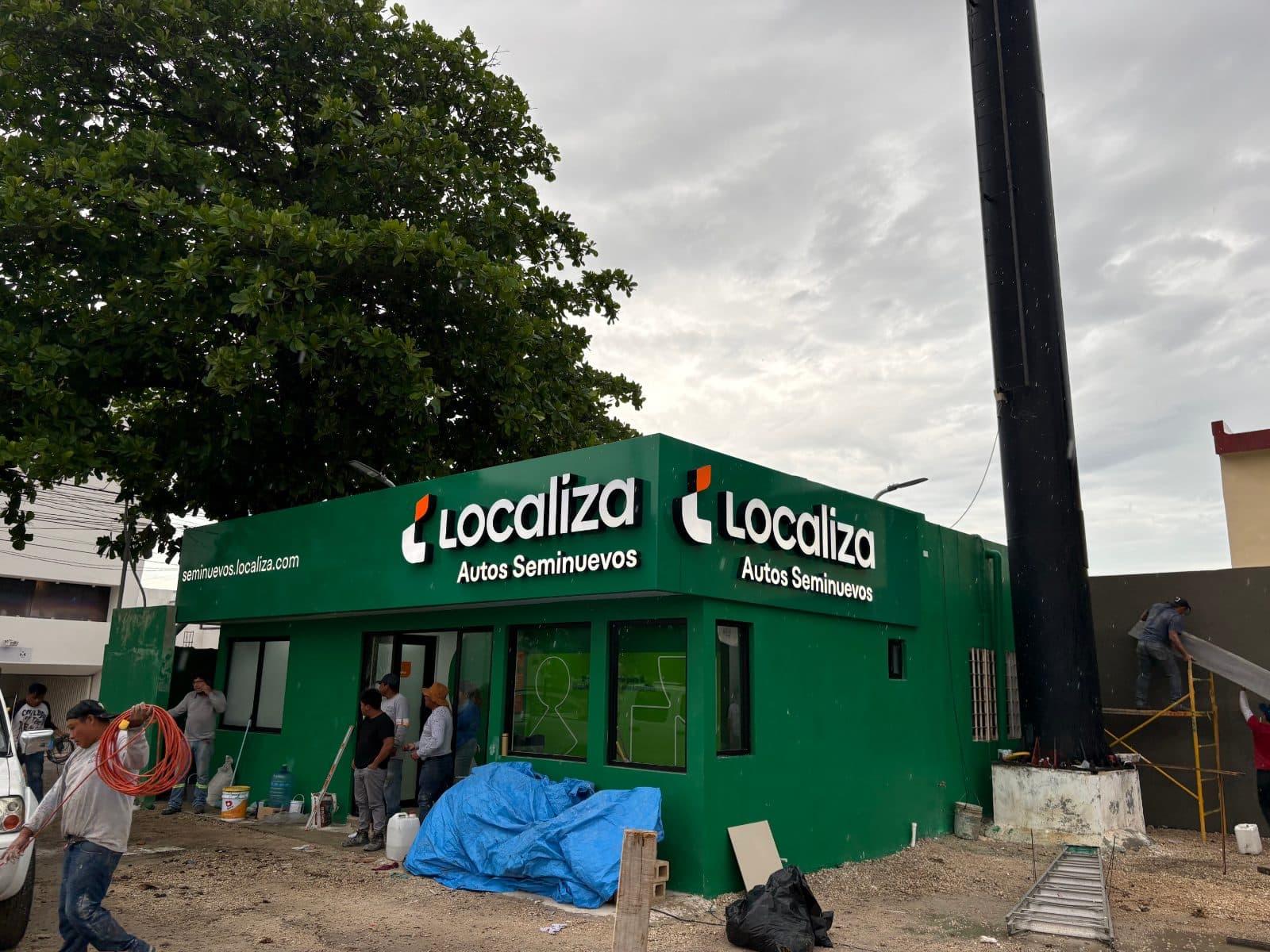 Fachada en Panel de Aluminio - Localiza Seminuevos Mérida — Fachadas y gasolineras (ACM)
