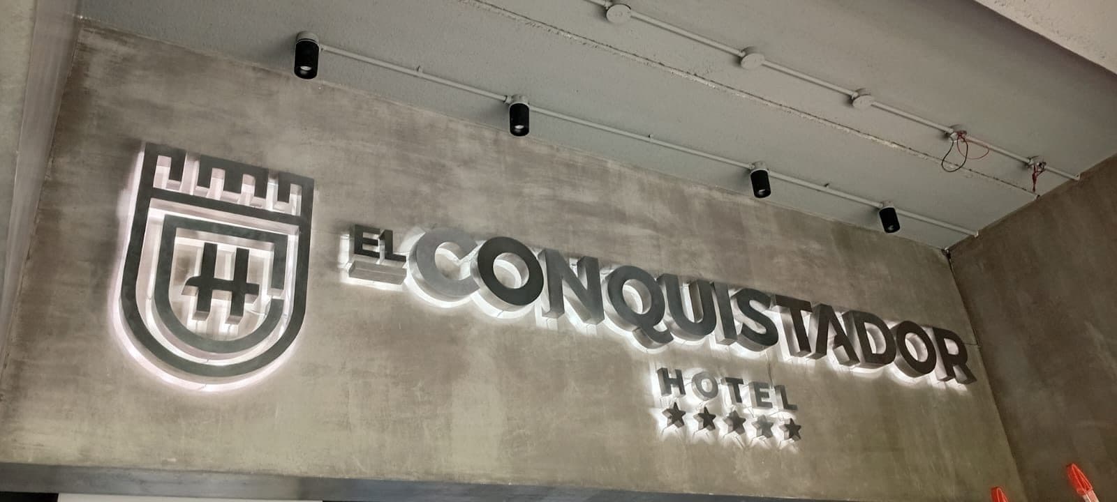 Letras 3D Acero - Hotel El Conquistador — Letreros 3D y tipo block