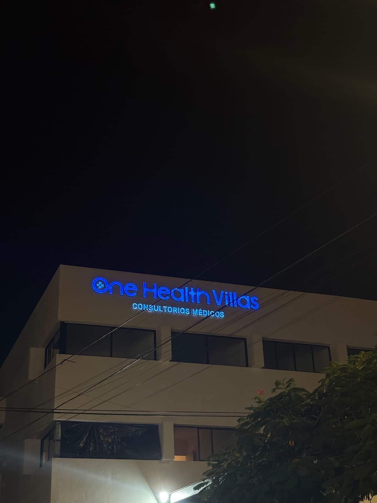 Letras 3D acrílico - One Health Villas — Letreros 3D y tipo block