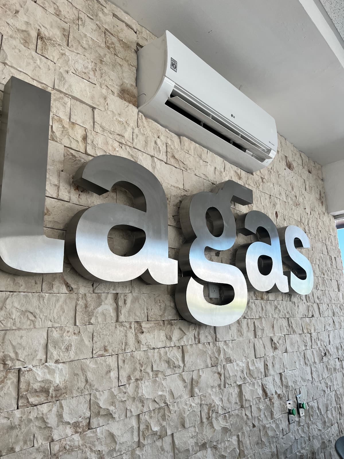 Letras 3D acero cepillado — Letreros 3D y tipo block